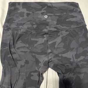 LULULEMON ALIGN SIZE 8 black camo